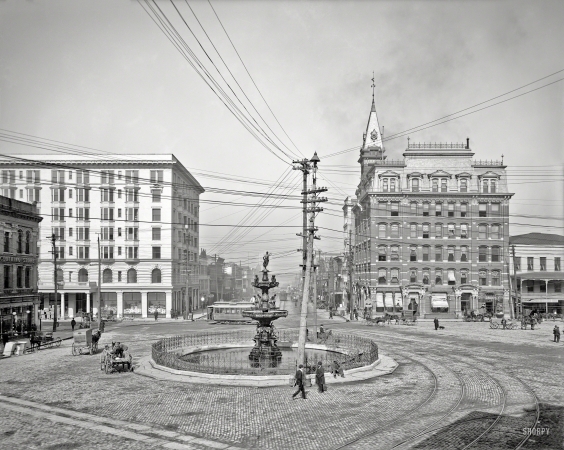 Photo showing: Well-Connected -- Montgomery, Alabama, circa 1906. Commerce Street from Court Square.