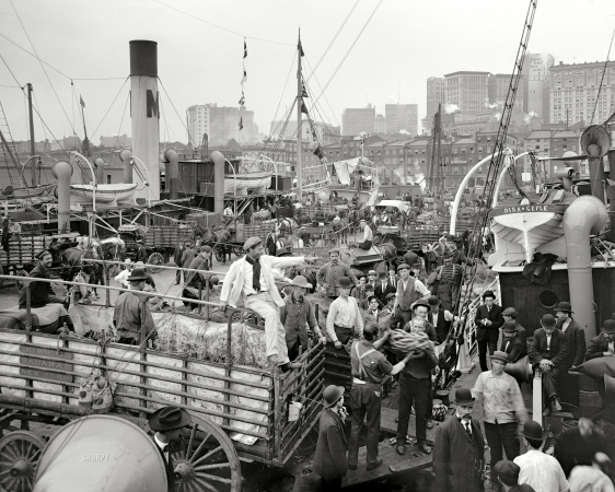 Photo showing: NYC Banana Docks -- New York City, circa 1906.