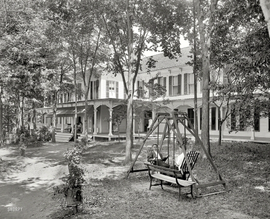 Photo showing: Kaatskill Gliders -- Circa 1907. Kaatskill House, Lake George, New York.