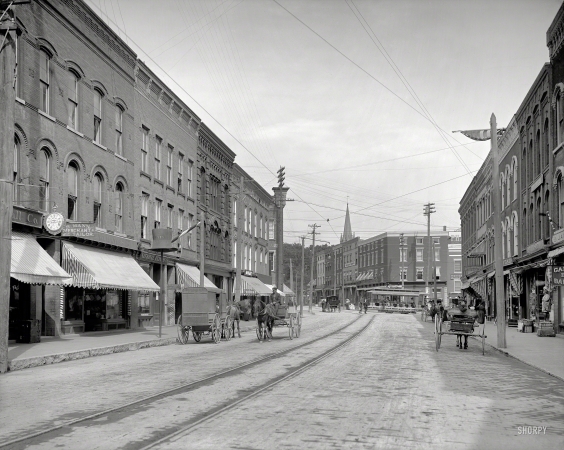 Photo showing: Margaret Street -- Circa 1906. Margaret Street -- Plattsburgh, New York.