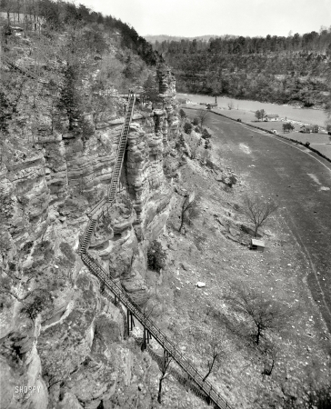 Photo showing: Take a Giant Step -- Cliff stairway, High Bridge, Kentucky, circa 1907.