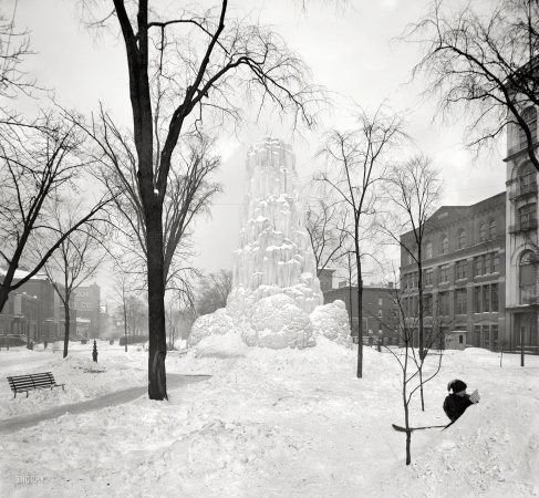 Photo showing: Iced Up -- Detroit circa 1904. Washington Boulevard fountain of ice.