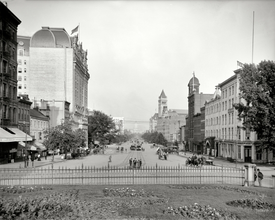 Photo showing: Pennsylvania Avenue: 1903 -- Washington, D.C. Landmarks here include the Old Post Office and the Capitol Building at the end of the street.