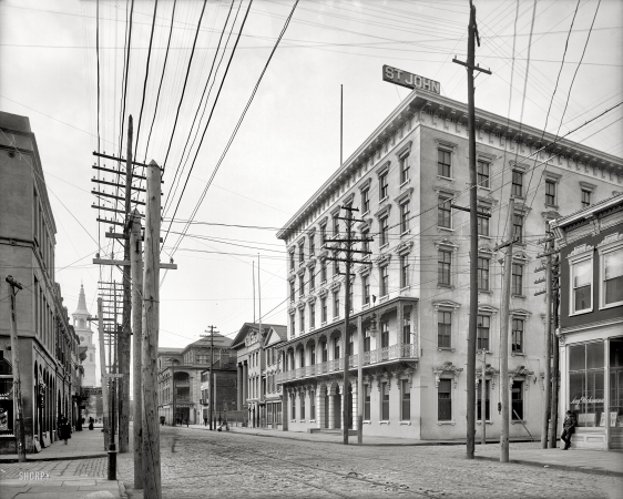 Photo showing: Meeting and Queen -- Charleston, South Carolina, circa 1905. Meeting Street and St. John Hotel, a.k.a. the Mills House.