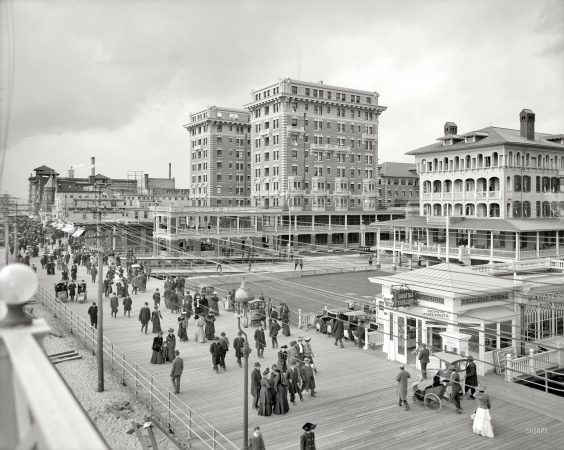 Photo showing: Hotel Chalfonte -- Atlantic City circa 1907. The 10-story Chalfonte was A.C.'s first skyscraper resort.
