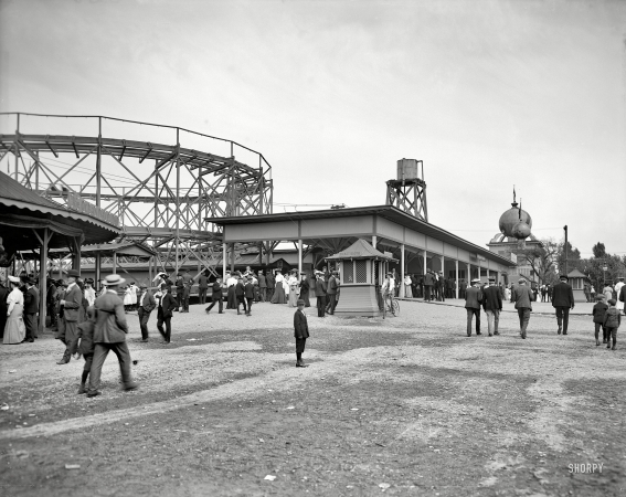 Photo showing: Euclid Coaster -- Cleveland, Ohio, circa 1908. Roller coaster at Euclid Beach.