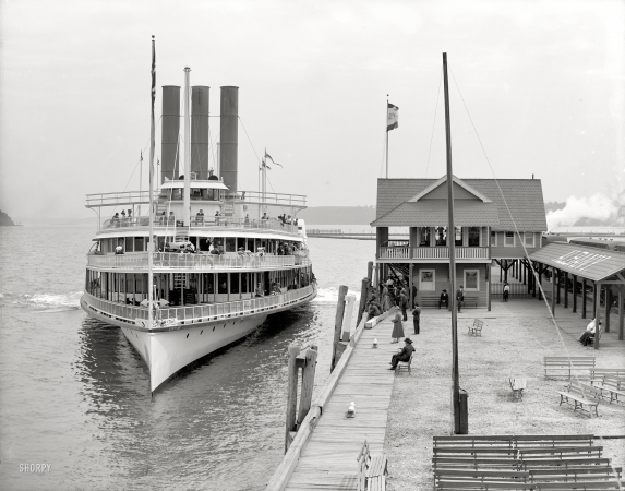 Photo showing: Hudson River Cruise -- Kingston Point, New York circa 1906. Steamer New York on the Hudson.