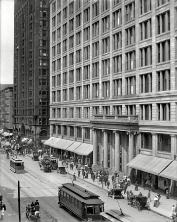 Photo showing: Marshall Field -- Chicago circa 1908. Marshall Field & Co. department store, State Street.