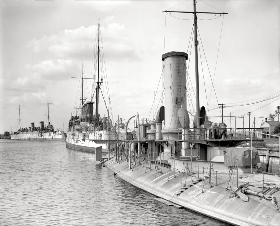 Photo showing: Columbia and Katahdin -- Philadelphia circa 1908. Ships at League Island Navy Yard. Cruisers Minneapolis and Columbia (center) and armored ram Katahdin. 