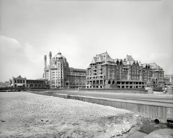 Photo showing: Sand Castles -- The Jersey Shore circa 1905. Marlborough-Blenheim Hotel, Atlantic City.