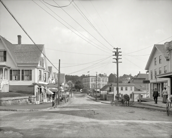 Photo showing: Lovely Lakeport -- Circa 1907. Street in Lakeport, New Hampshire.