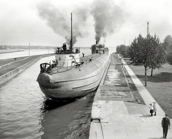 Photo showing: Whaleback Barge -- Circa 1910. Whaleback entering Weitzel Lock, Sault Sainte Marie, Michigan.