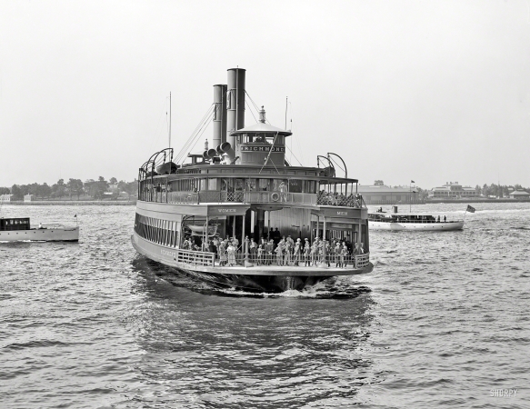 Photo showing: The Love Boat -- New York circa 1908. Municipal ferry Richmond.
Where men are port and women are starboard, in theory at least.