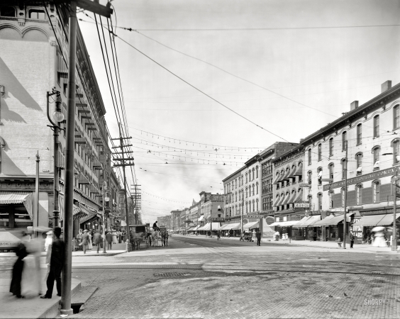 Photo showing: Grand Rapids -- Grand Rapids, Michigan, circa 1908. Canal Street from corner of Monroe.