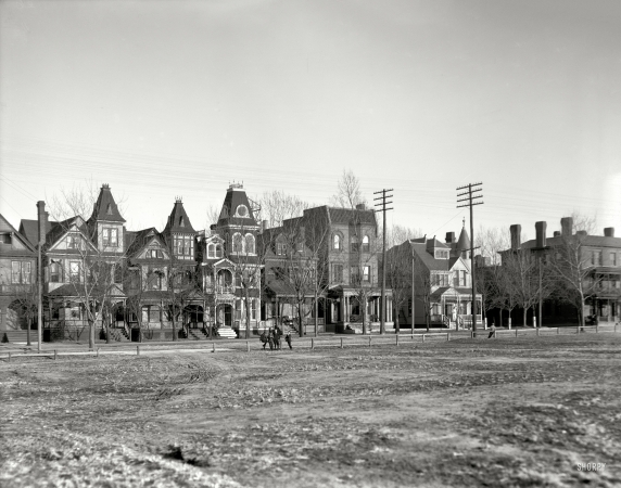 Photo showing: West Avenue -- Newport News, Virginia, circa 1905. West Avenue residences.