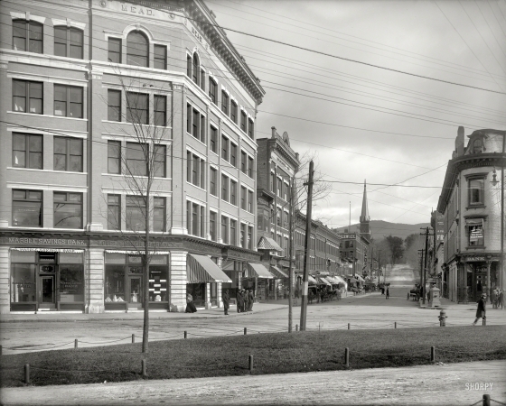 Photo showing: Center Street -- Circa 1905. Rutland, Vermont -- Center Street.