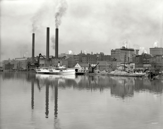 Photo showing: Owana at Toledo -- Toledo, Ohio, circa 1912. Steamer Owana ready to leave for Detroit.