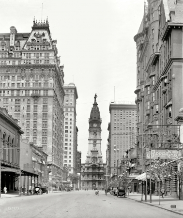 Photo showing: Broad Street View -- Philadelphia circa 1909. Broad Street north from Walnut, looking toward City Hall.