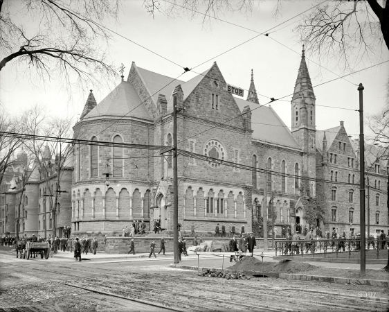 Photo showing: Campus Life -- New Haven, Connecticut, circa 1910. Students leaving Battell Chapel, Yale University.