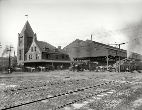 Photo showing: New York Central -- Syracuse, New York, circa 1905. New York Central R.R. depot.