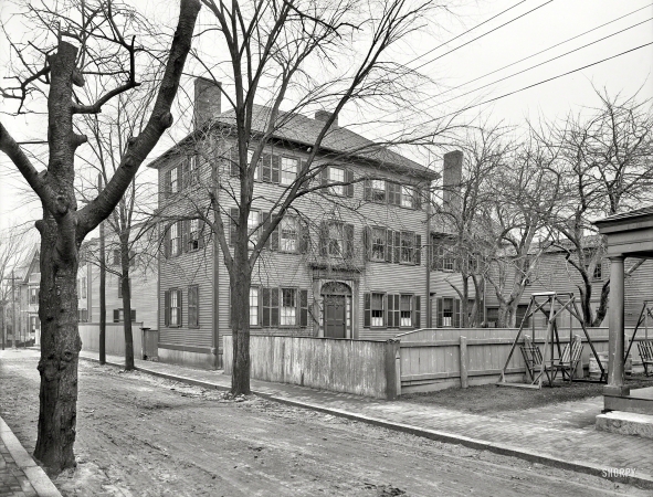 Photo showing: House of Many Stories -- Salem, Massachusetts, circa 1910. Writer Nathaniel Hawthorne's house.