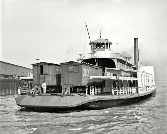 Photo showing: Railcar Carrier -- Circa 1910. Southern Pacific R.R. transfer boat Carrier at New Orleans.