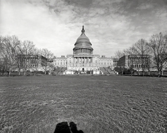 Photo showing: Shadow Government -- Circa 1908. West front, U.S. Capitol, Washington.