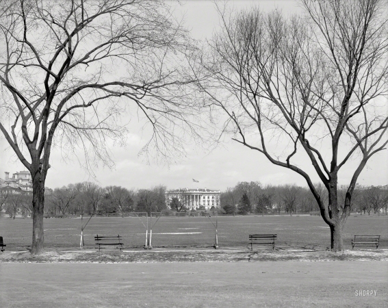 Photo showing: Executive Mansion -- Washington circa 1910. Glimpse of White House from Monument Green.