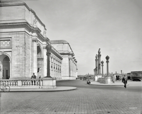 Photo showing: Union Station: 1908 -- Washington, D.C., circa 1908. South facade, new Union Station.