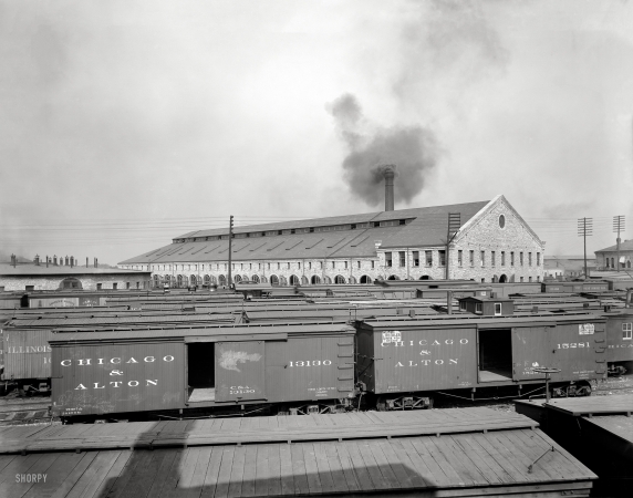 Photo showing: Chicago & Alton -- Circa 1904. Chicago & Alton Railroad shops at Bloomington, Illinois.