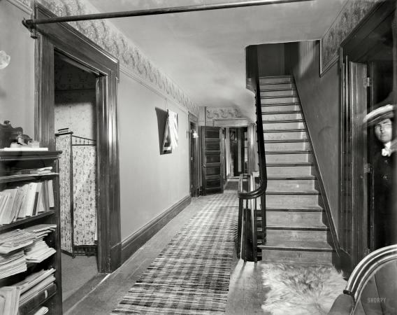 Photo showing: Hall of Mystery -- New Baltimore, Michigan, circa 1901. The Firs, upper hall.