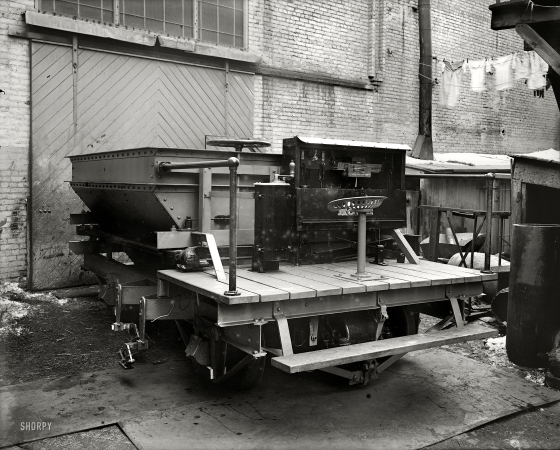 Photo showing: Machine Car: 1905 -- Apparently a Larry Car, used in coke or steel production.