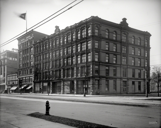 Photo showing: Grand Circus -- Detroit circa 1908. Grand Circus building. Named after the large, semicircular park nearby.
