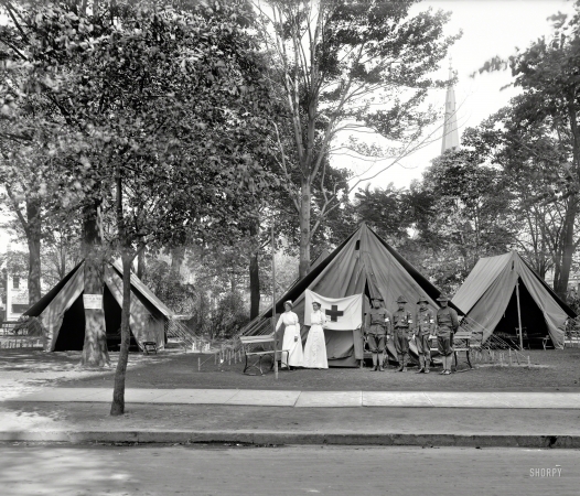 Photo showing: Shady Rest -- Visiting Nurses' Association, Grand Army of the Republic National Encampment, 1914,
tents, Grand Circus Park, Detroit. A reunion of Civil War veterans.