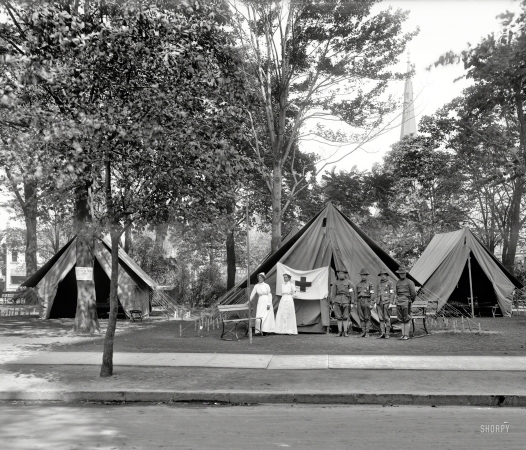 Photo showing: Shady Rest -- Visiting Nurses' Association, Grand Army of the Republic National Encampment, 1914,
tents, Grand Circus Park, Detroit. A reunion of Civil War veterans.