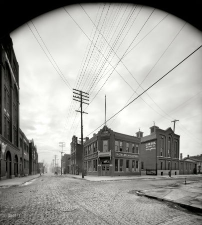 Photo showing: Beer Joint -- Detroit, Michigan, circa 1905. Goebel Brewing Co., bottling works.