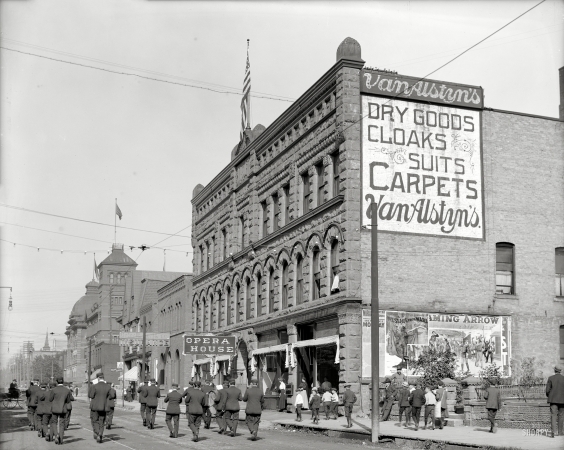 Photo showing: Message From Mars -- Marquette, Michigan, circa 1913. Washington Street, showing opera house.