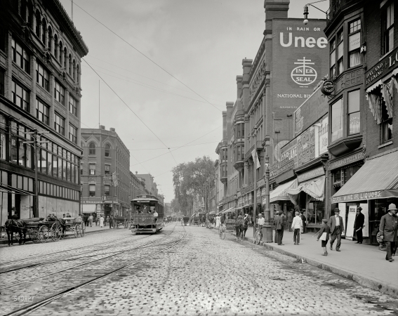 Photo showing: Merrimack Street Again -- Lowell, Massachusetts, circa 1908. Merrimack Street this time looking west.