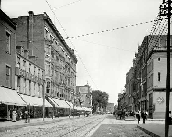 Photo showing: Merrimack Street -- Lowell, Massachusetts, circa 1908. Merrimack Street looking east.