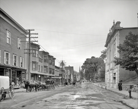 Photo showing: Littleton Fruit -- Circa 1908. Main Street -- Littleton, New Hampshire.