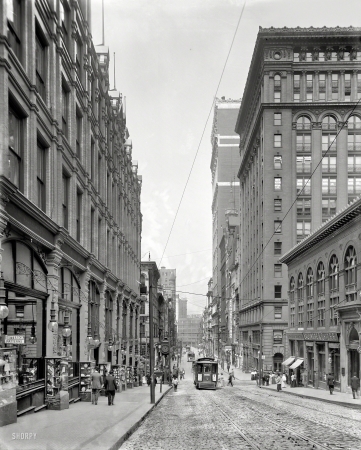 Photo showing: Canyonland -- Pittsburgh circa 1908. Fifth Avenue looking north. On the left, Kaufmann's.