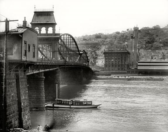 Photo showing: Pittsburgh Smithfield Bridge -- Pittsburgh & Lake Erie R.R. station, Mount Washington and Monongahela Incline Railway, circa 1908.
