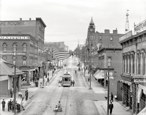 Photo showing: Our Town -- Marquette, Michigan, circa 1909. Front Street.