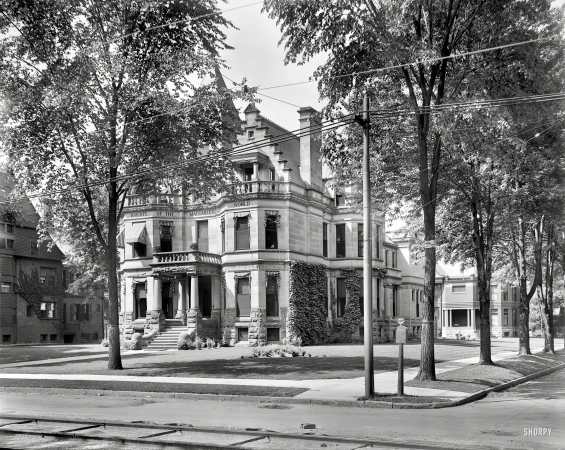 Photo showing: Maccabees of the World -- Detroit circa 1910. Knights of the Maccabees, Woodward Avenue.