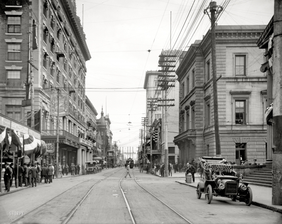 Photo showing: Mobile, Alabama: 1910 -- Royal Street looking south from St. Francis.