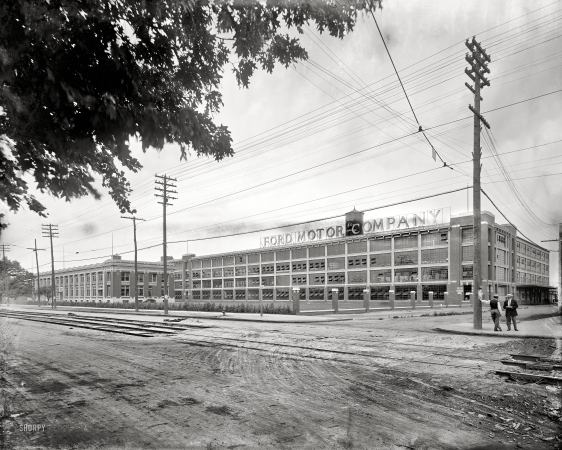 Photo showing: Ford Motor Company -- Circa 1910. Ford Motor Co., Detroit, Michigan. Highland Park plant.