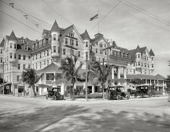 Photo showing: Halcyon Hotel -- January 29, 1912. Halcyon Hotel, 12th Street and Avenue B, Miami, Florida.