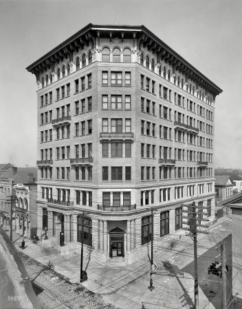 Photo showing: Peoples National -- Charleston, S.C., circa 1906. Peoples National Bank, Broad & State Sts.