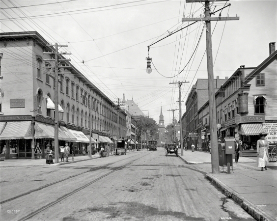 Photo showing: Church Street -- Burlington, Vermont, circa 1911. Church Street north from Bank Street.
