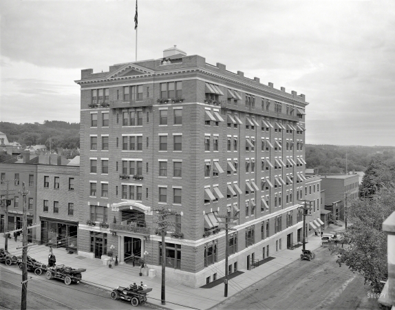Photo showing: Hotel Vermont -- Burlington, Vermont, circa 1911. Hotel Vermont.